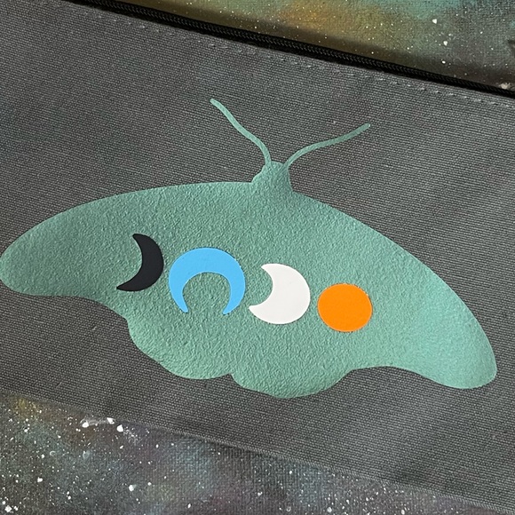 Small gray canvas makeup bag with zipper 🌙 - Picture 2 of 3